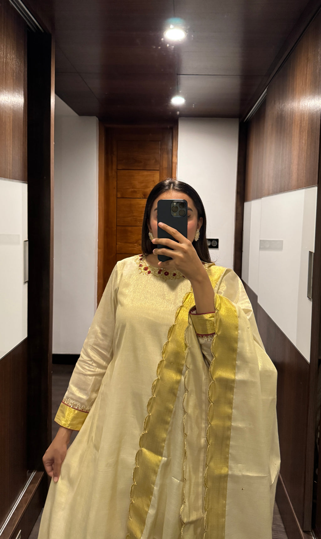 Nilaa Kasavu Set