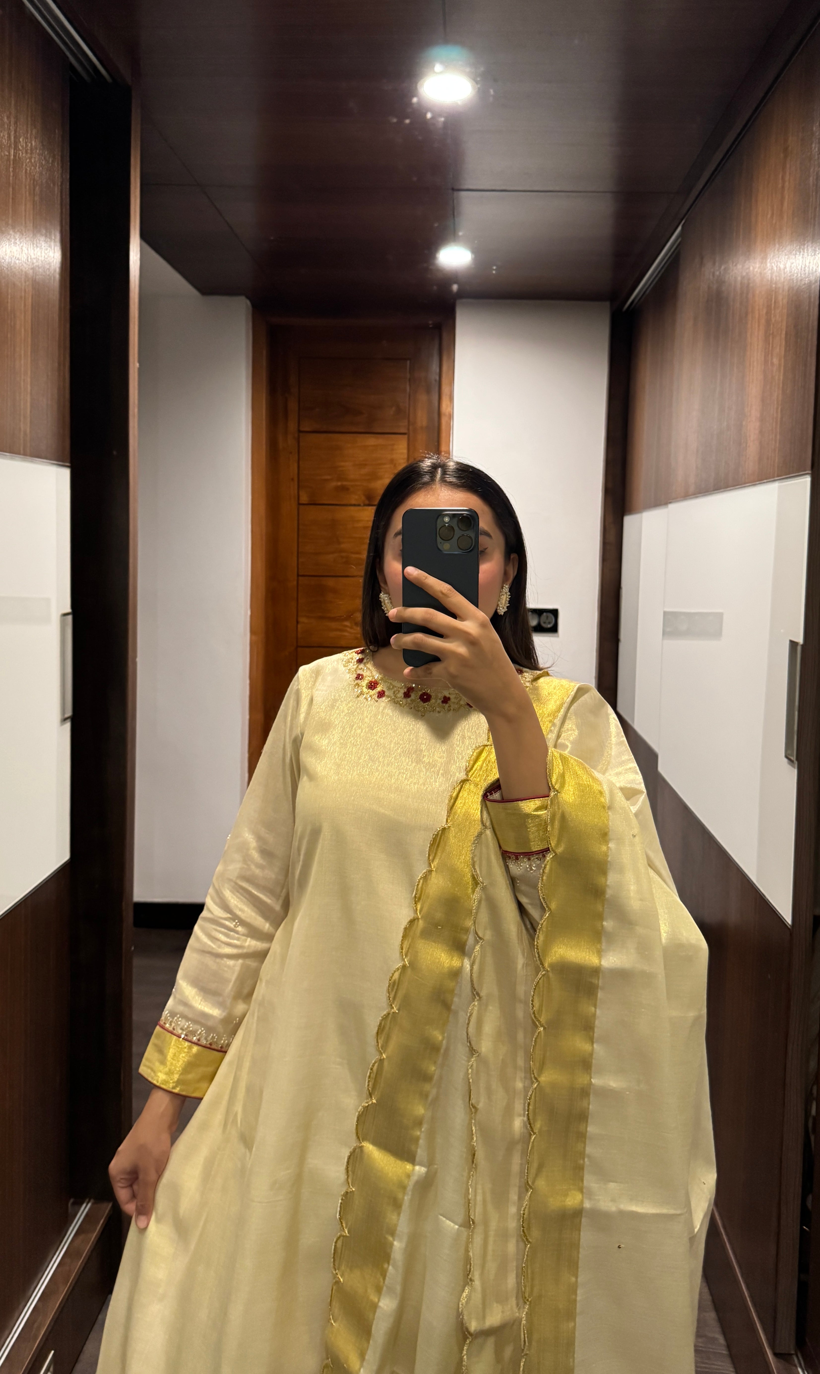 Nilaa Kasavu Set