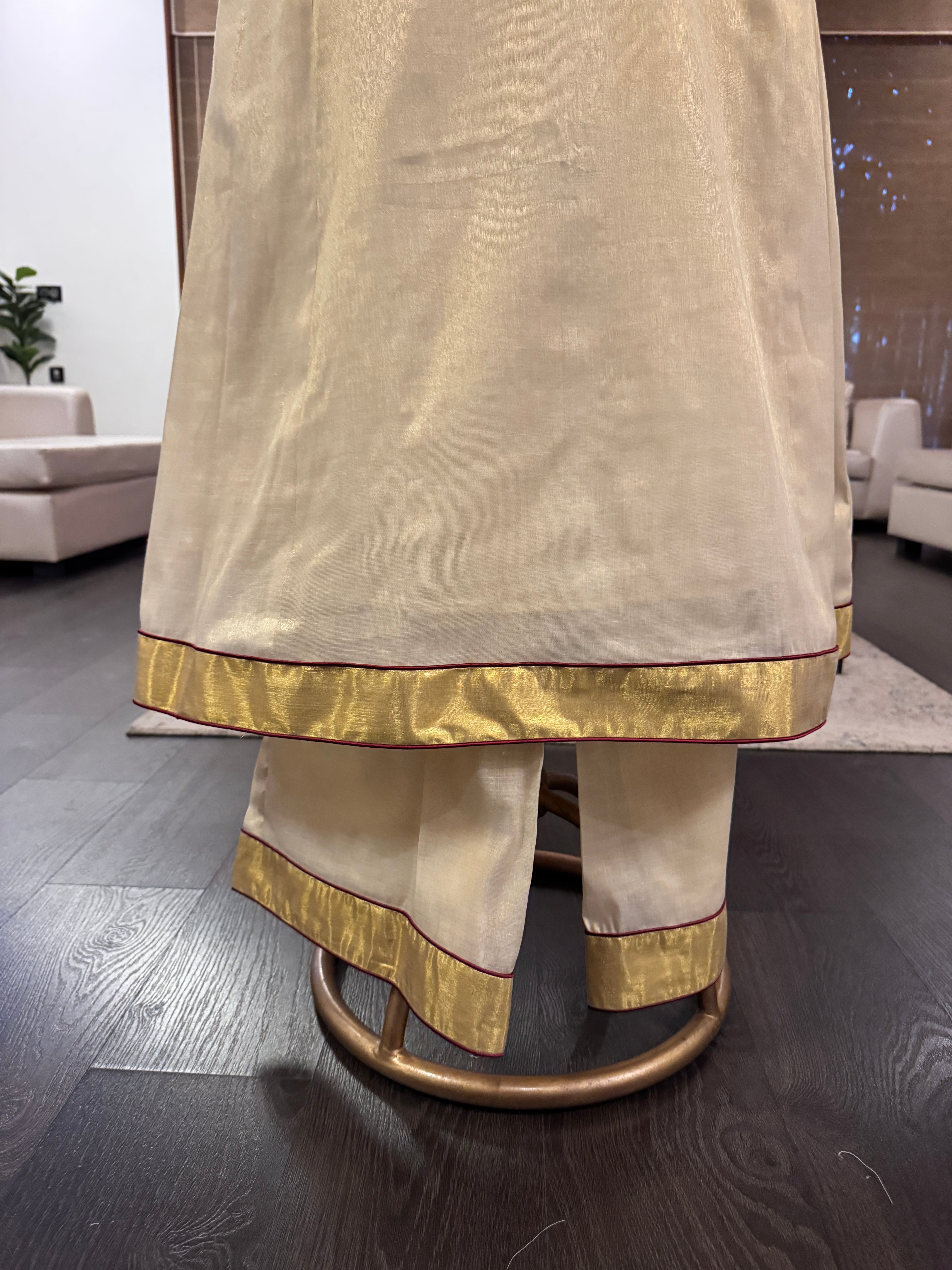 Nilaa Kasavu Set