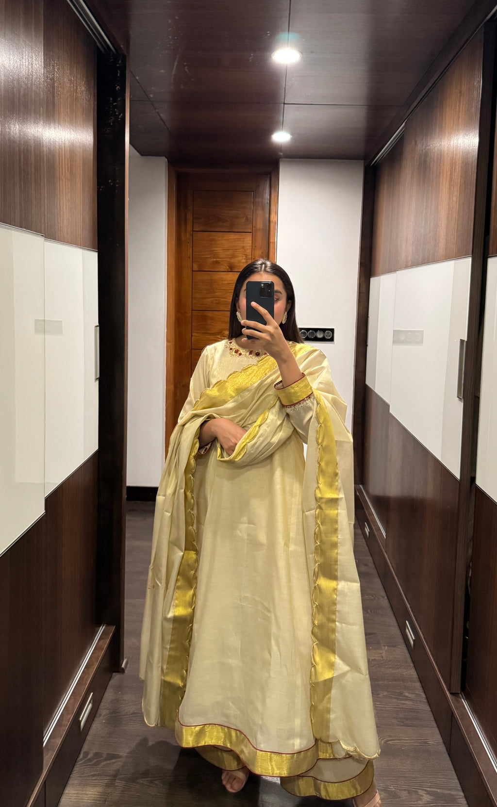 Nilaa Kasavu Set