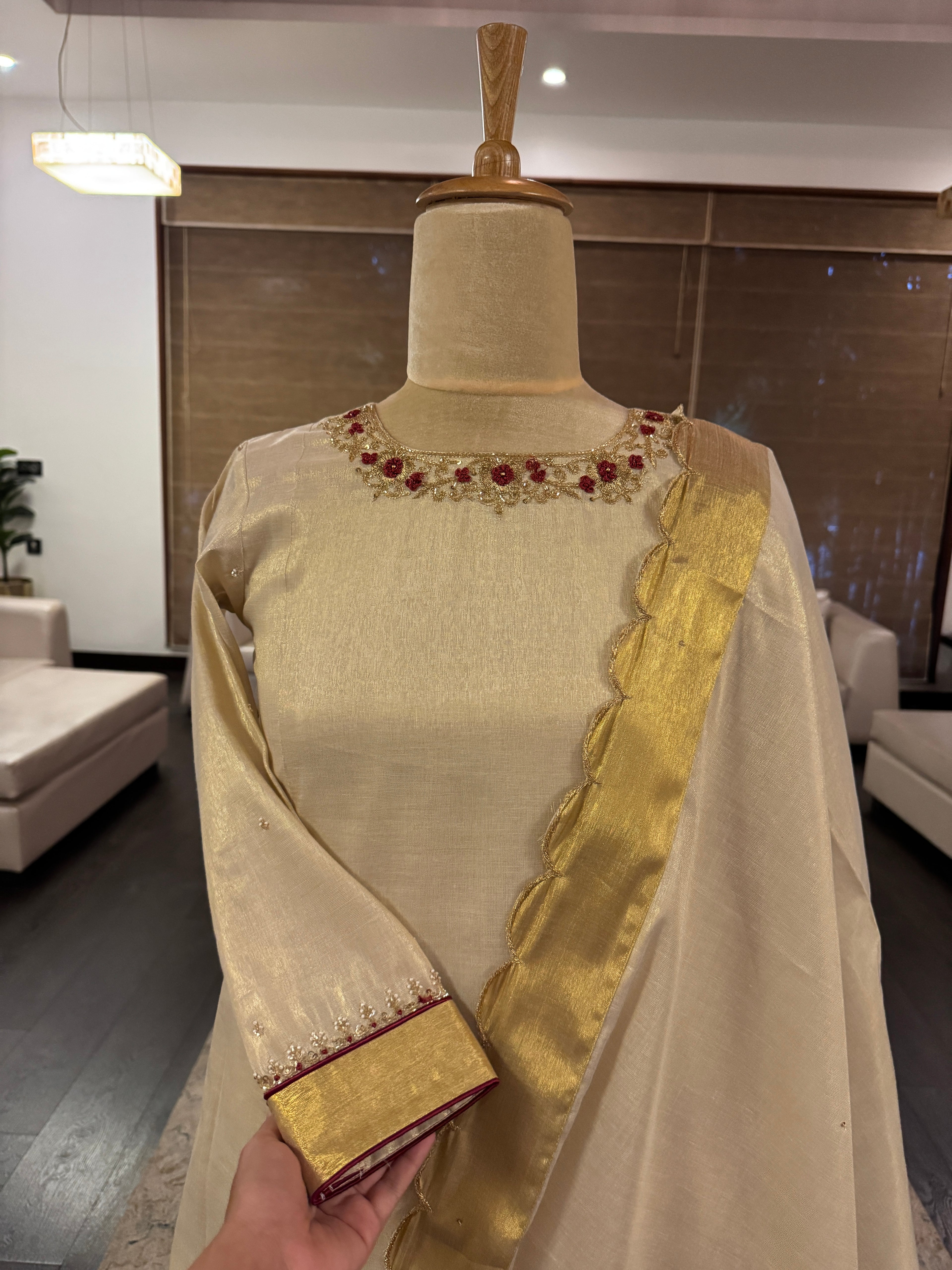 Nilaa Kasavu Set