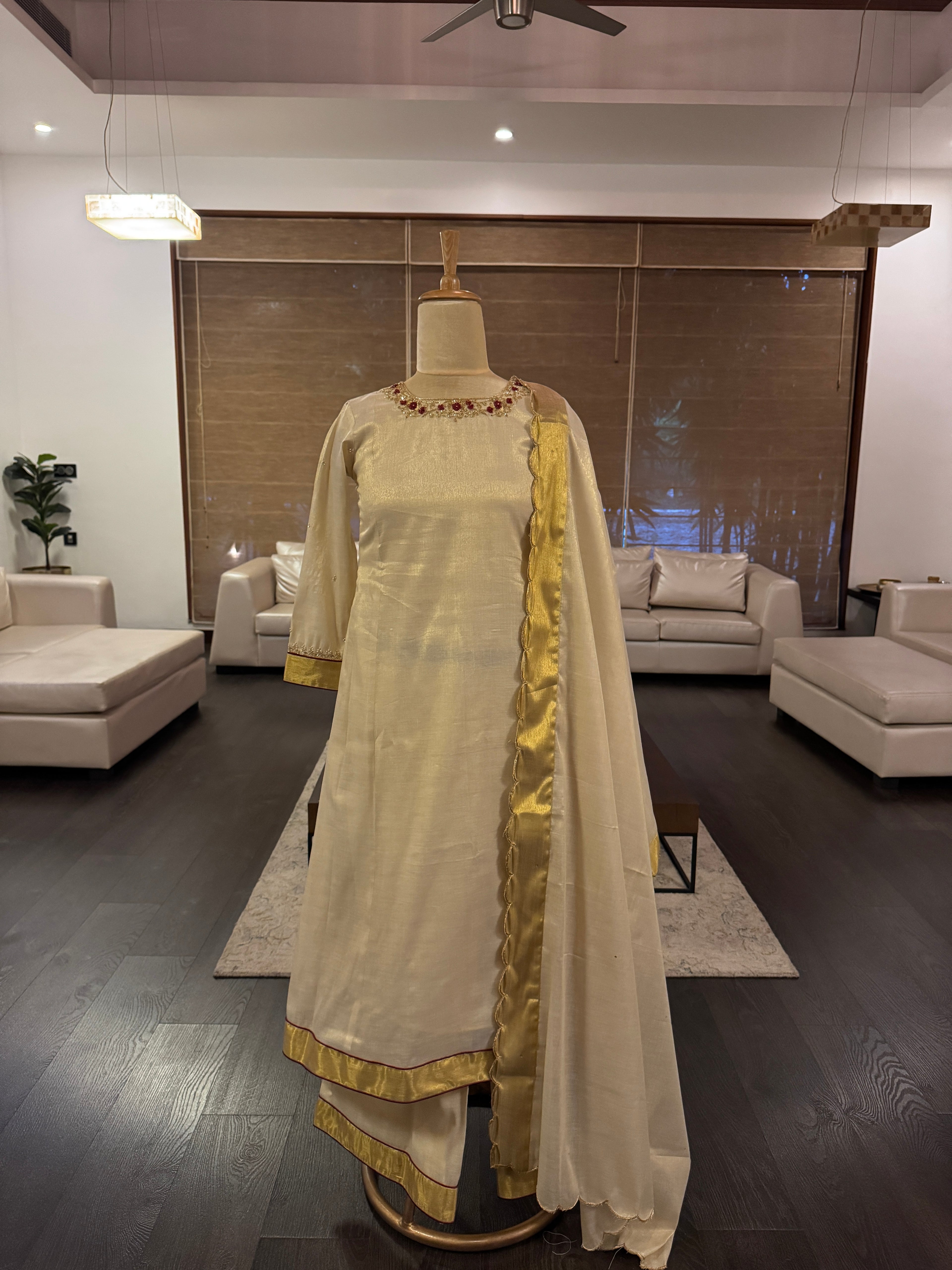 Nilaa Kasavu Set