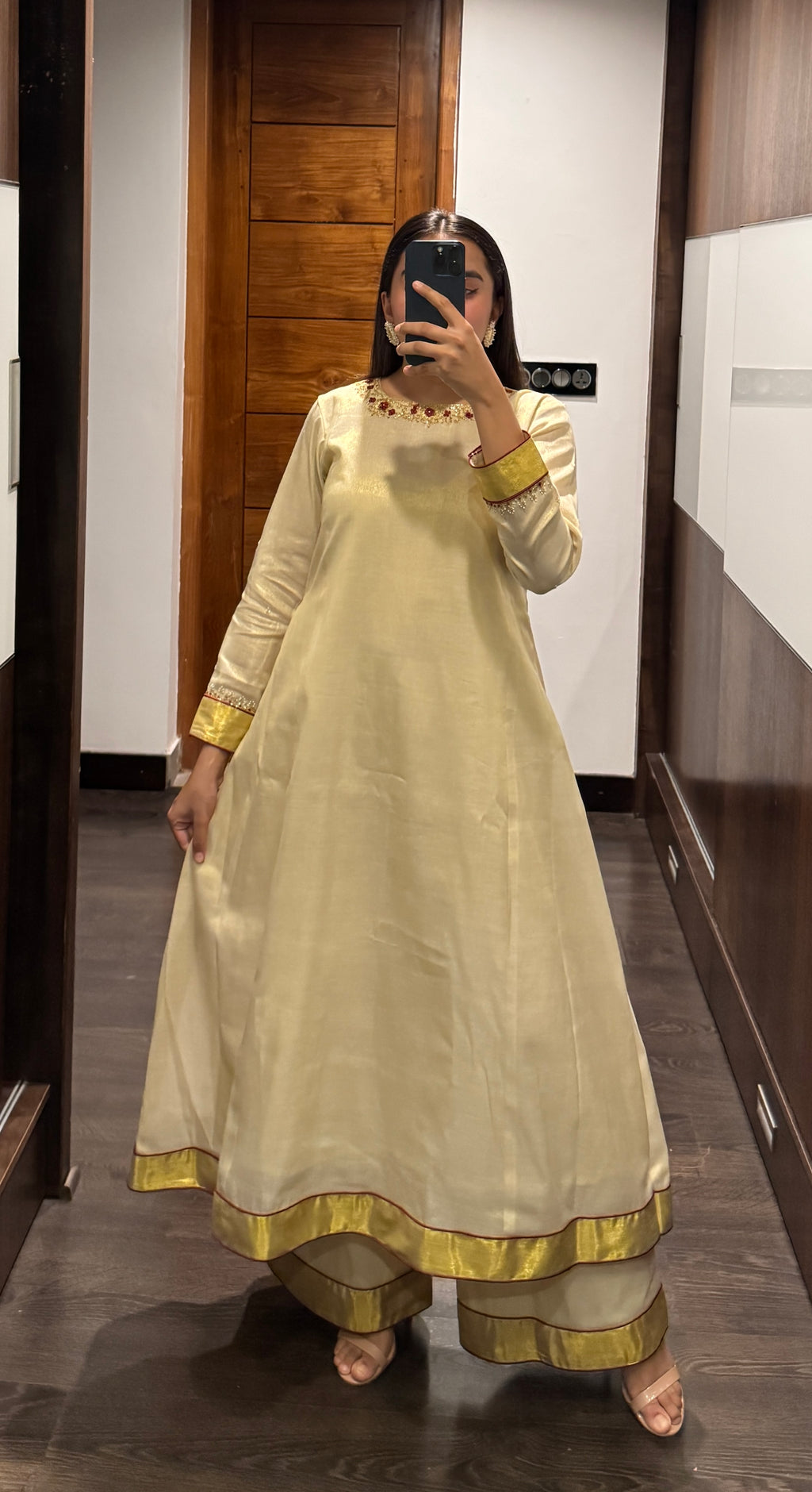 Nilaa Kasavu Set